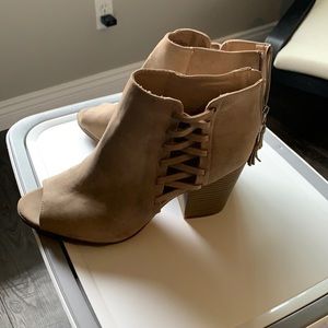 Reaction Kenneth Cole peep toe booties